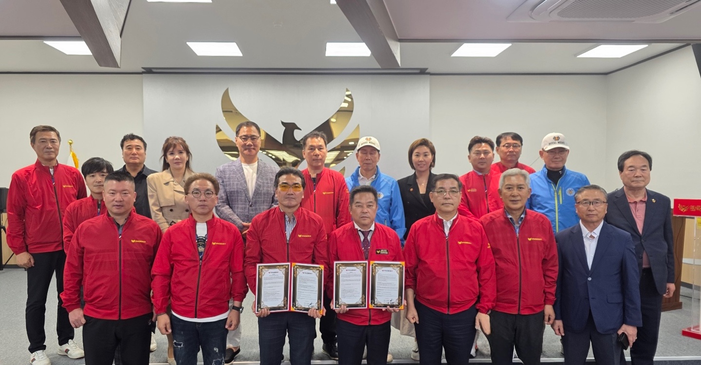 (주)한국파크골프, (주)오션트립스와 국내 최초 펫 파크골프 & 퍼피 패션쇼 페스티벌 공동추진 업무협약서에 서명해