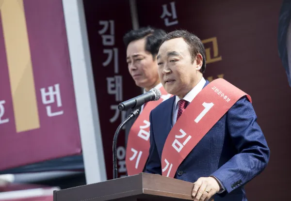 여자고등학교 이사장이자 군수 후보 김기태(장광)