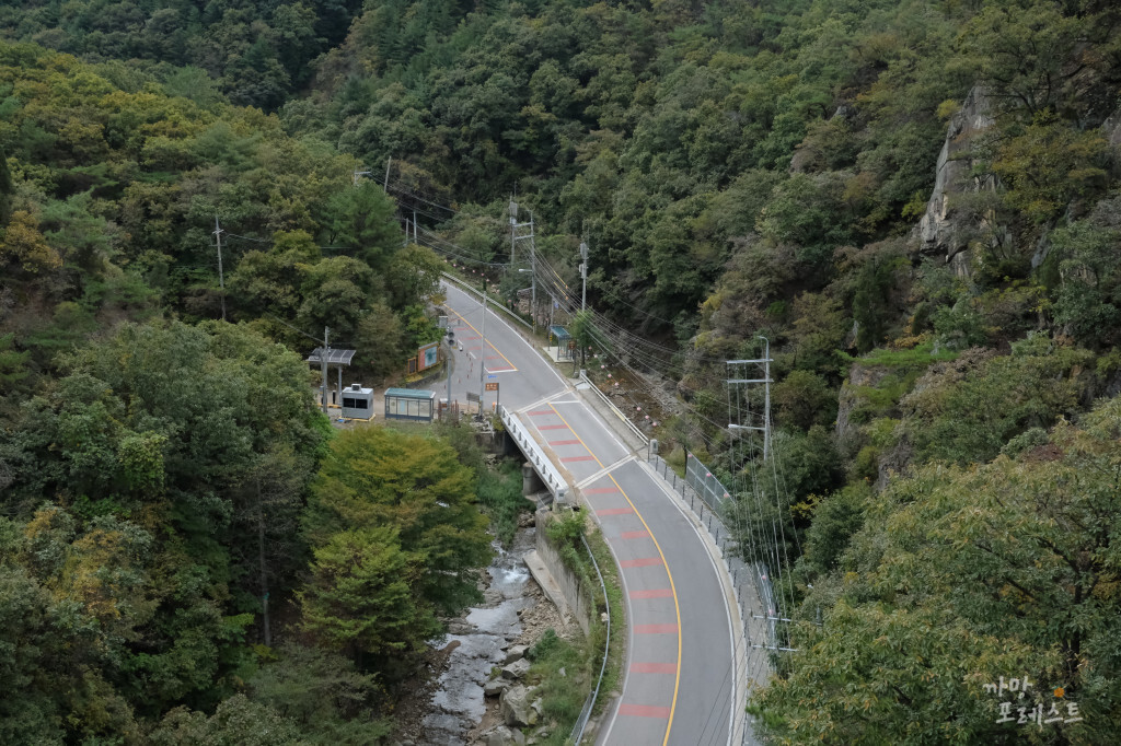 파주 감악산 출렁다리 바라본 도로