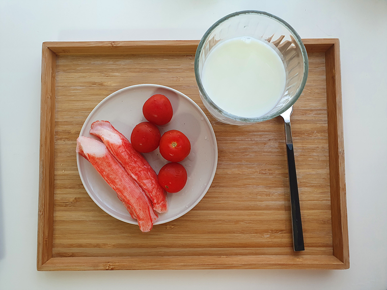 보식-2일째-아침식사-우유-크래미-토마토