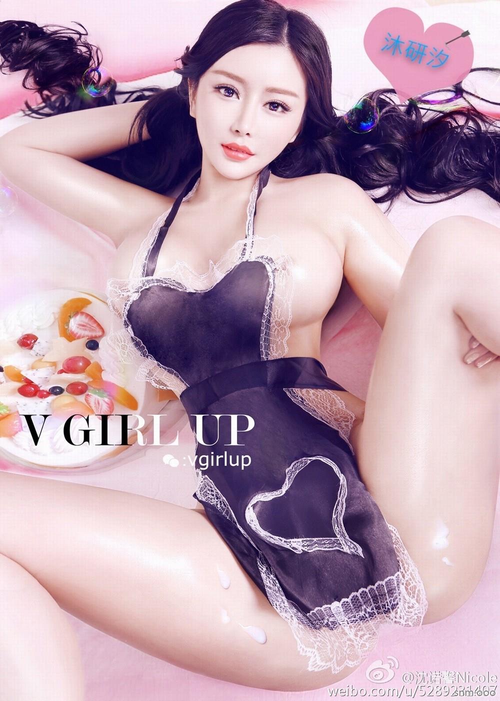 hot Chinese glamour in sexy pose