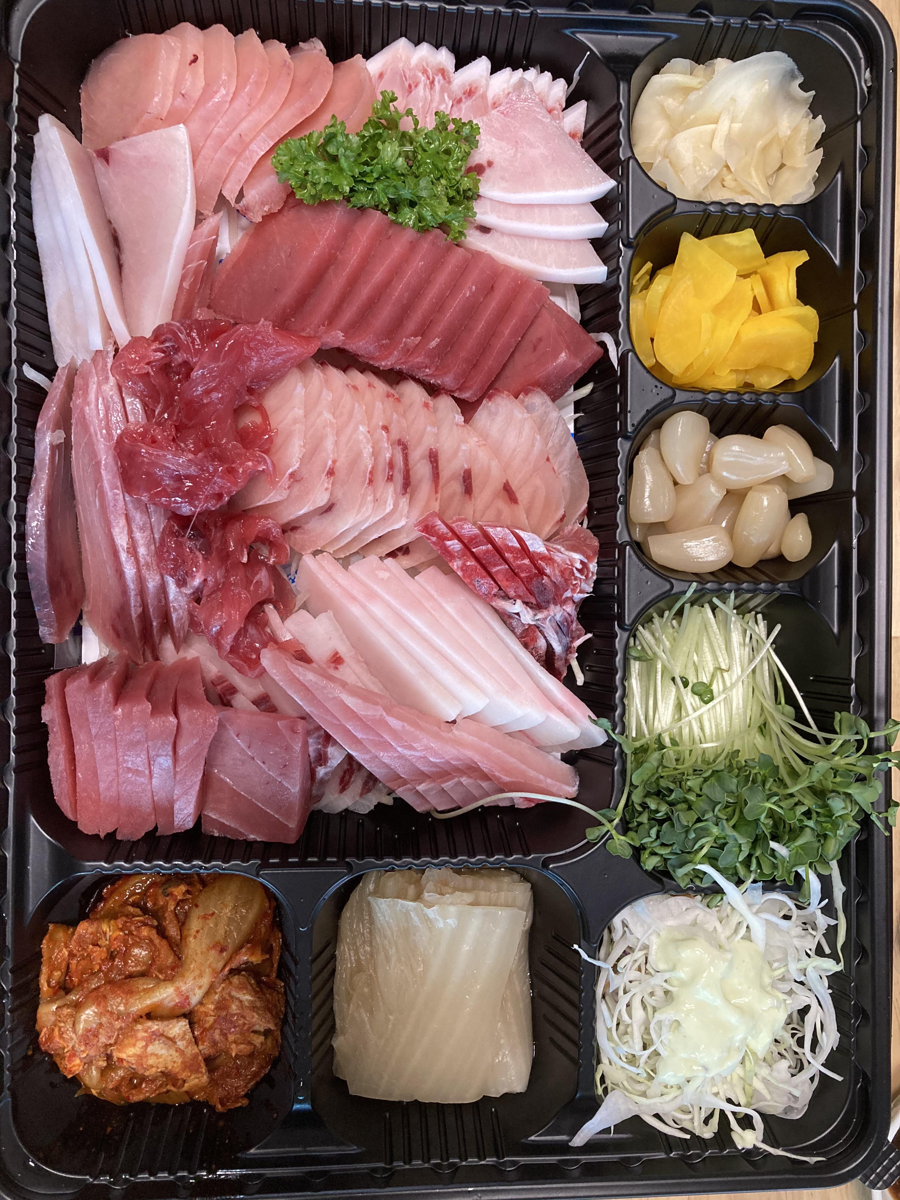  저녁에 먹은 참치회(포장)