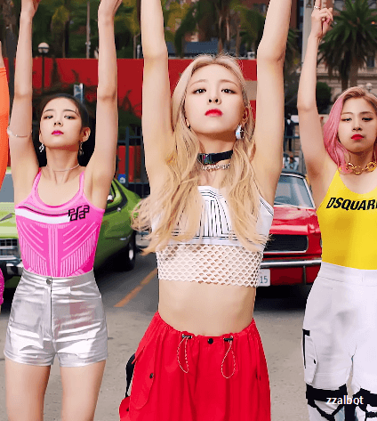 뮤직비디오 유나 움짤 시작