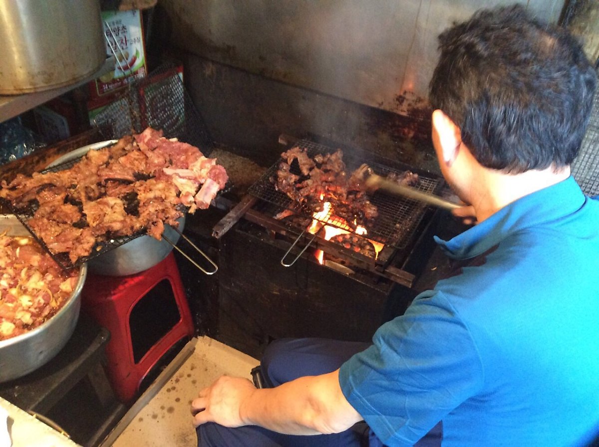 연탄불 맛, 서울 경상도집