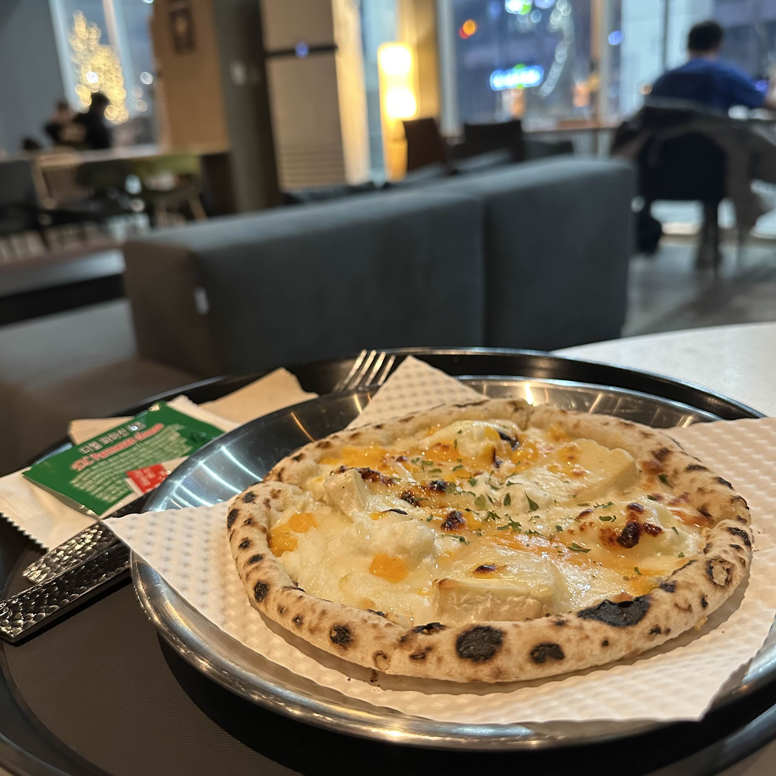 무려 연중무휴 24시간 운영하는, 17