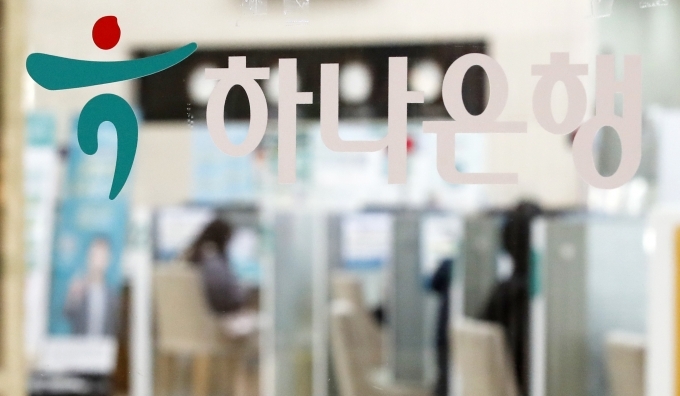  기준금리 올리자마자… 신한·KB국민·하나, 예·적금 금리 줄줄이 인상