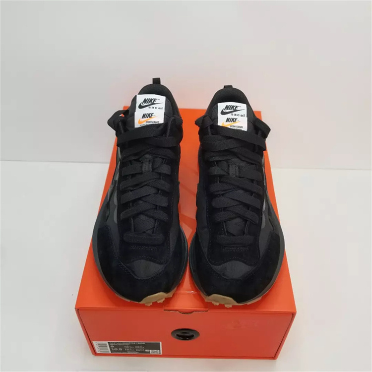  [NIKE] 나이키 X 사카이 베이퍼와플 나일론 블랙 검솔 DD1875-001 남녀공용