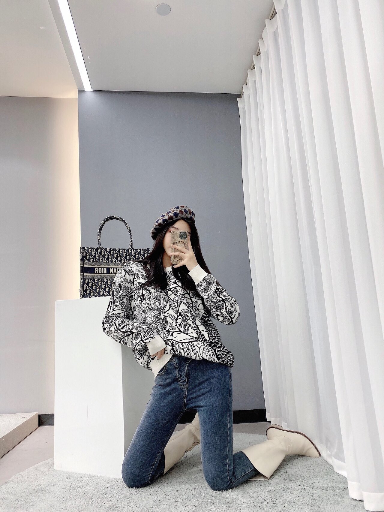  [DIOR] 디올 플라워 블랙 화이트 니트 스웨터