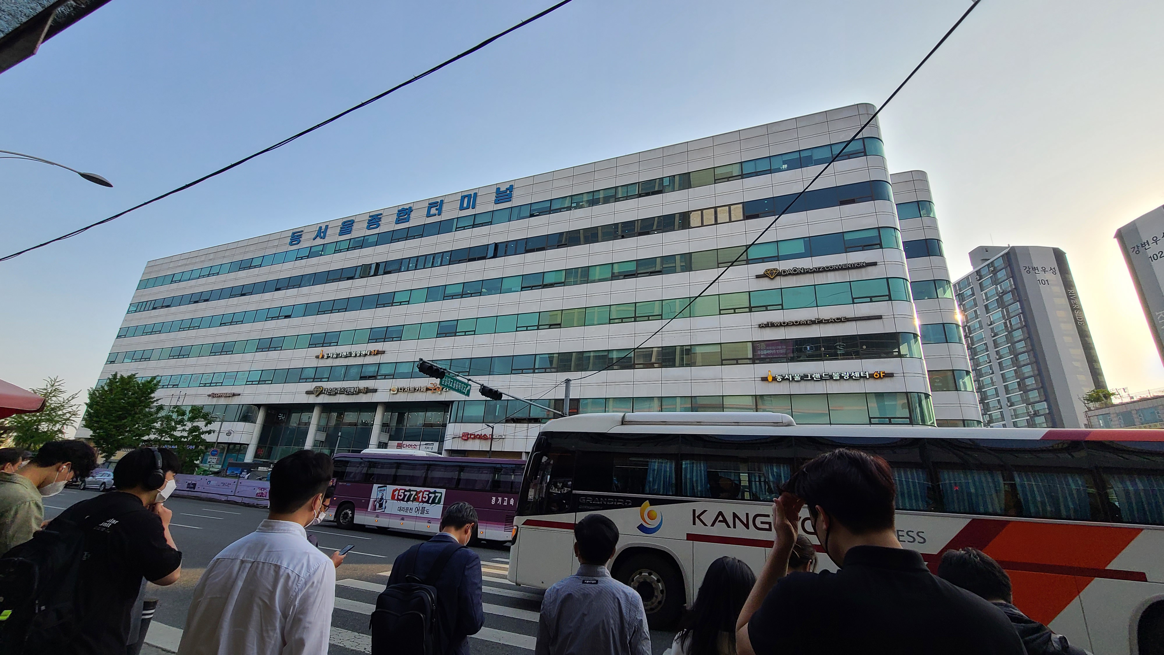 투썸플레이스동서울터미널 이미지