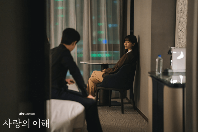 사랑의 이해 13회&#44; 호텔안에서 자작극을 모의하는 안수영과 소경필(출처: JTBC)