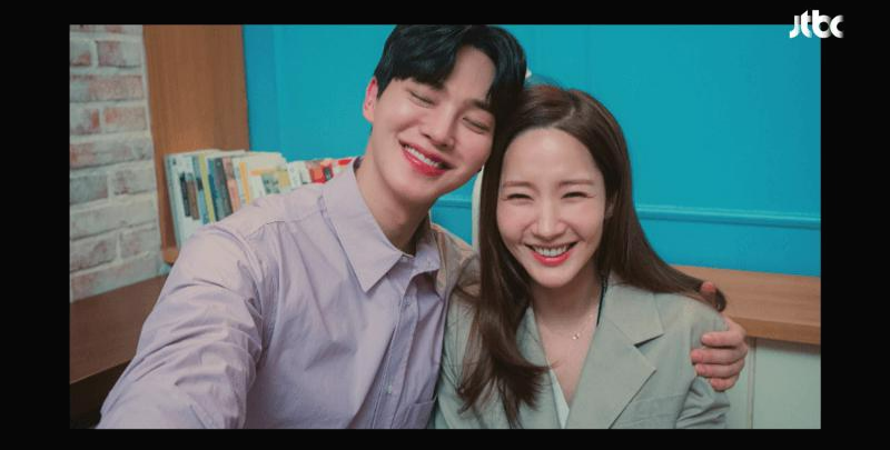 두 주인공, 송강과 박민영이 찍은 사진이 나오네요