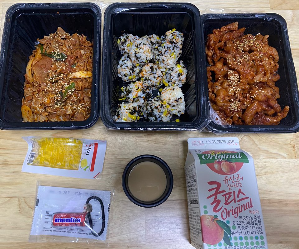  주말 먹부림 응암역 일초닭발[무뼈닭발과 오돌뼈]+ 핸드드립커피 + 샐러드봉봉[리코타치즈샐러드]+연희와플[인절미와플,초코와플] 찢어놓았당