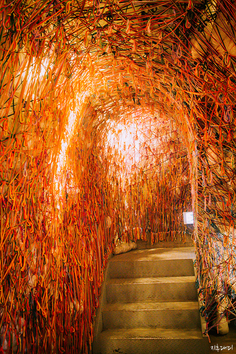 화려한 터널 설치 미술, 하슬라 아트센터