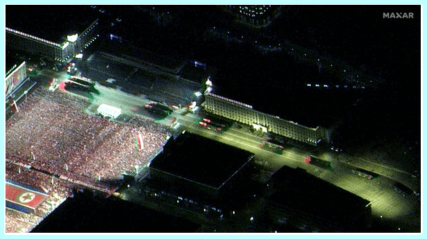 평양 김일성광장에서 진행된 열병식 모습