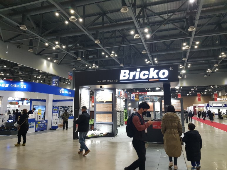 코리아빌드킨텍스건축박람회 벽돌 난간방충망 폴더방충망 기와태양광패널 징크지붕시공태양광패널 외벽태양광패널 36