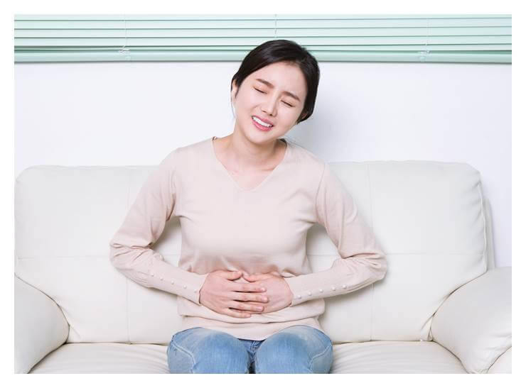 배 아파하는 사진
