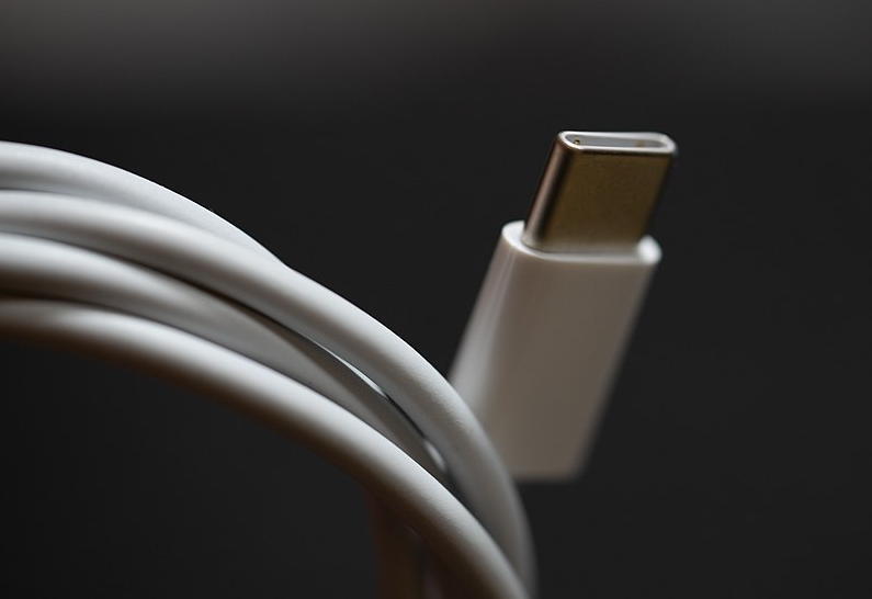  '아이폰 15'에 최초로 적용되는 USB-C