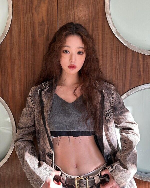  장원영, 브라톱 입자 드러난 11자 복근…청순+섹시 다 갖췄네