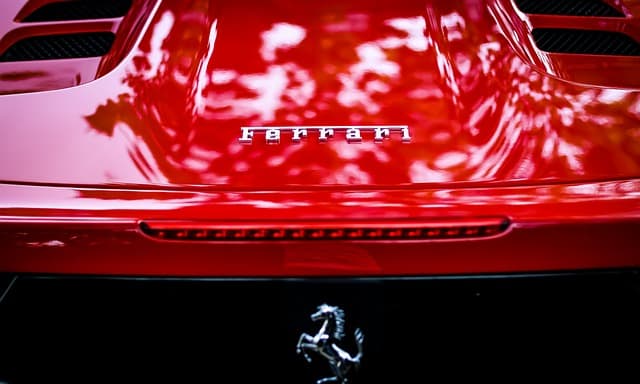 페라리(Ferrari): 자동차 업계에서의 지속 가능성 도입과 전기차 개발