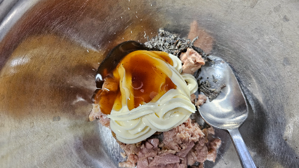 기름뺀 참치와 마요네즈 시오콘부 데리야끼소스