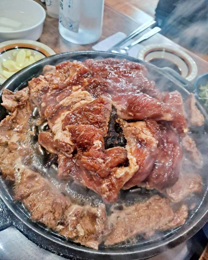 토요일은 밥이좋아 천안 돼지갈비 맛집 30년 노포 돼지갈빗집 물냉면 된장찌개 육즙 졸여주는 불판 한해 게스트 토밥 좋아 추천 방송정보