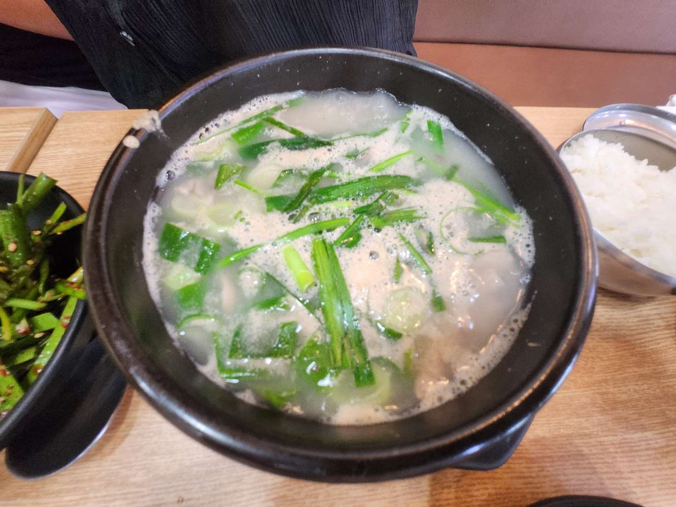 흑돼지국밥입니다