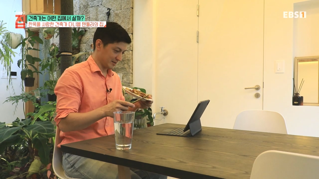 TV - 전 국민의 평생학교 EBS건축가는 어떤 집에서 살까.mp4_20231109_210205.825.jpg