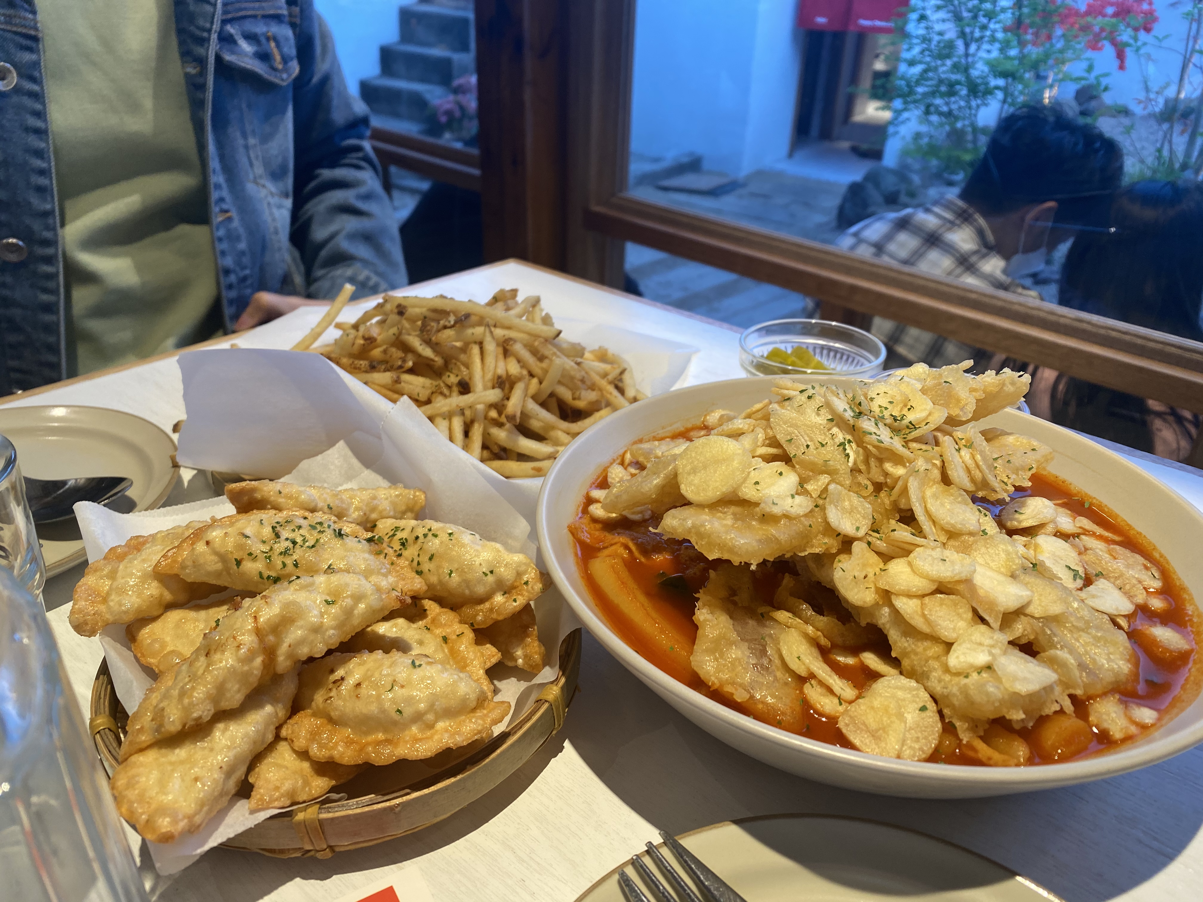 해피치즈스마일 황리단길 | 메뉴, 가격, 후기 | 중국당면을 튀겨주는 떡볶이