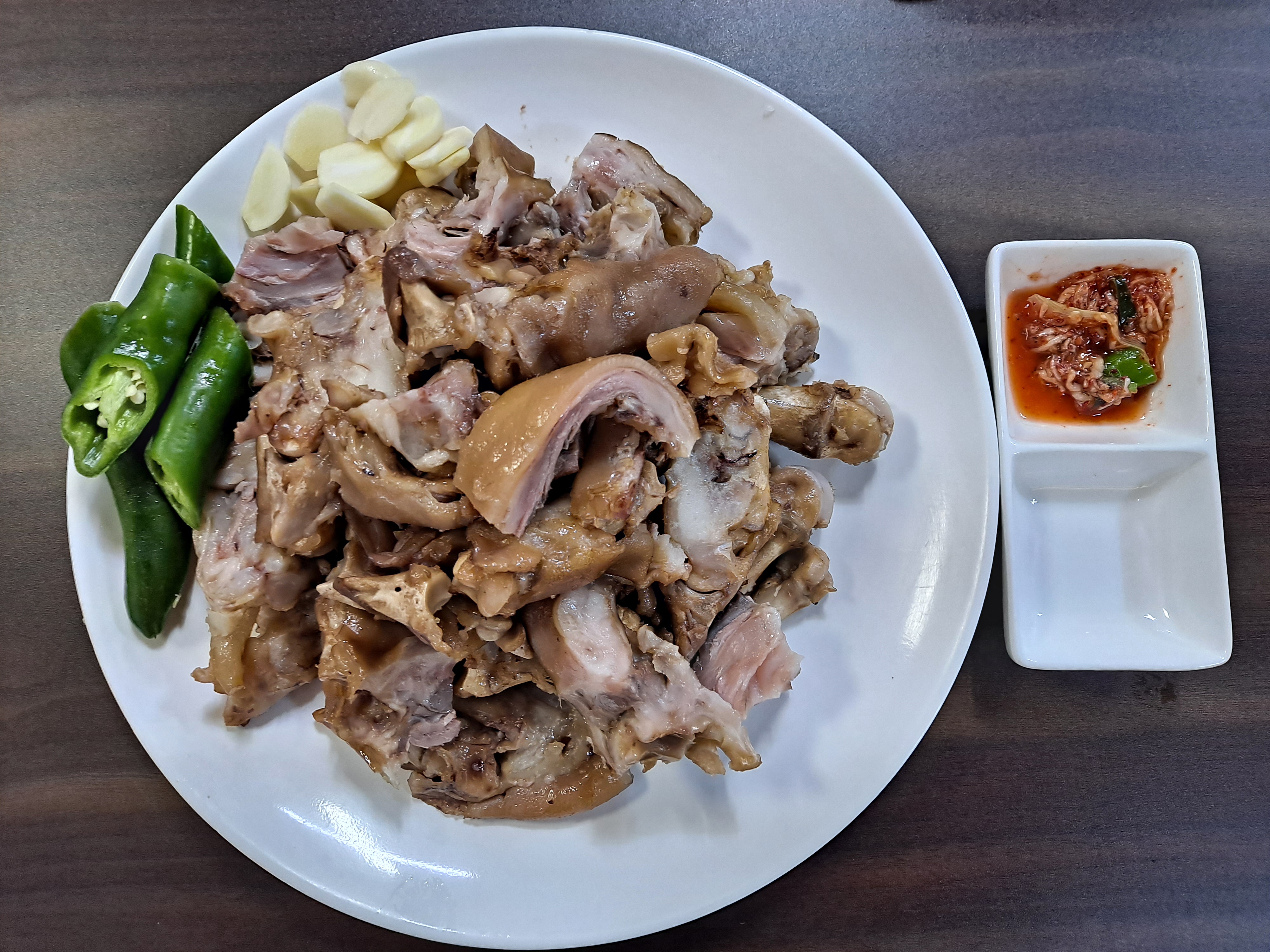  뜯어야 제맛, 족발(Braised Pigs' Feet)