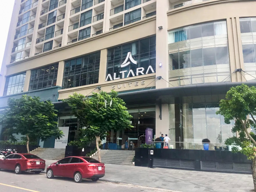  미케 비치 해변 바로 앞에 위치한 비치호텔 알타라 스위트(Altara Suites Da Nang by AHG)