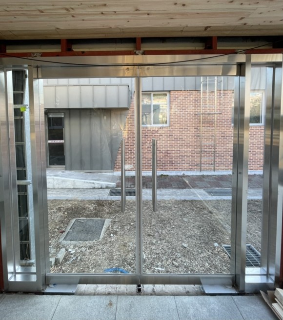 식당관 출입구 강화도어 유리문으로 설치 김해 진영 제일고등학교 강화도어 설치, 4