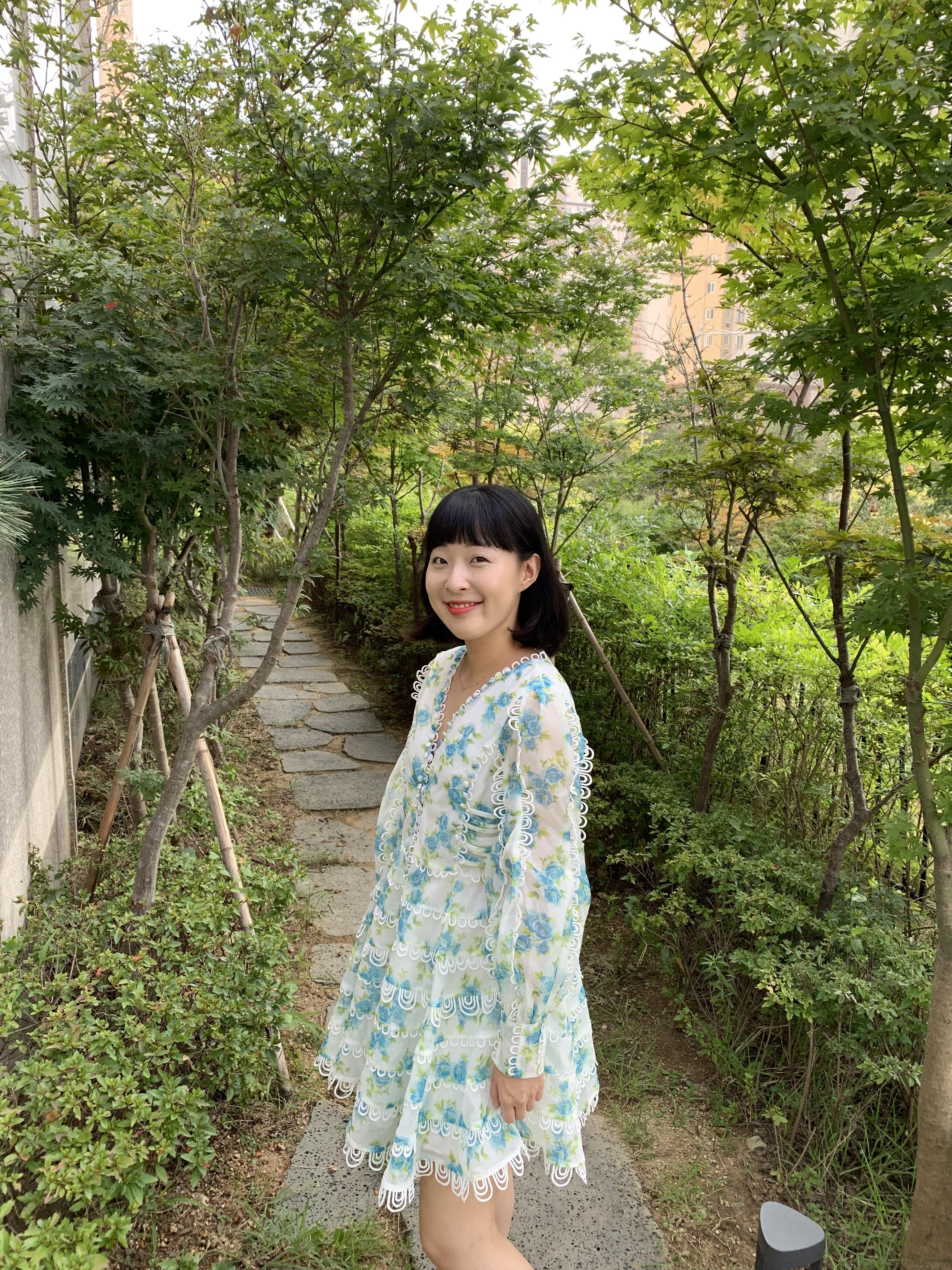  남자가 추천하는 데이트할 때 입기 좋은 20대 여자 옷 짐머 플라워 레이스 원피스