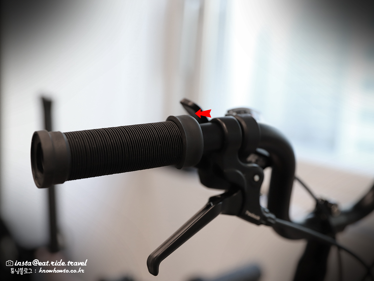 자전거 고무 그립 교체 방법 - 제거가 얼마나 쉬운지 (feat. Brompton Trifold) 3