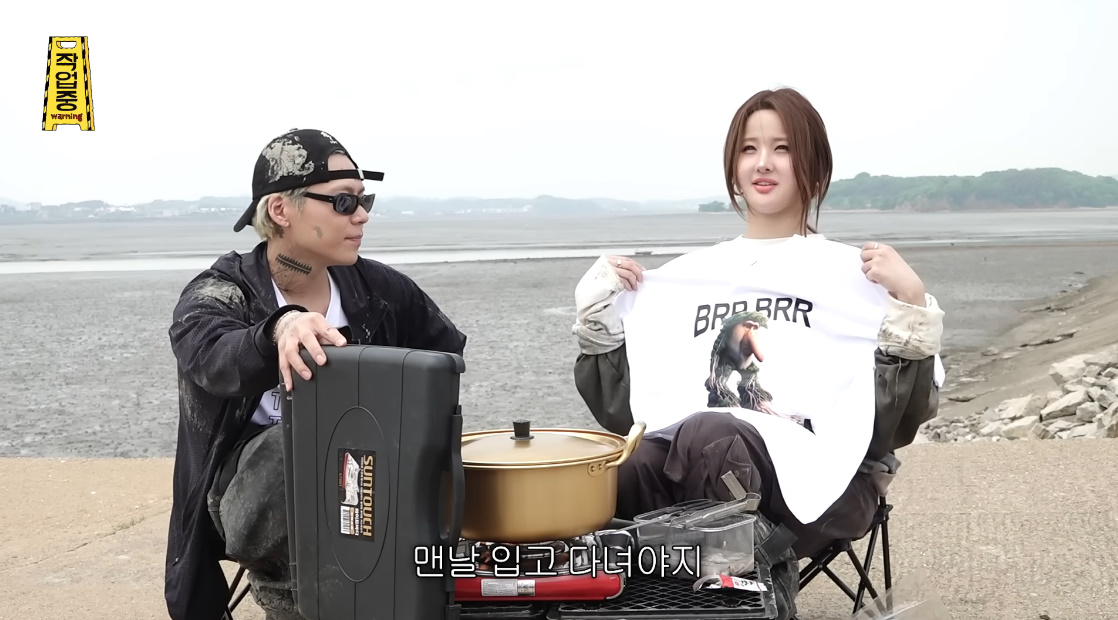 MZ 티셔츠 선물 받고 텐션 확 다운된 키오프 벨...jpg | 인스티즈