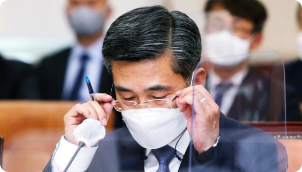  '급식폭로' 열흘만에 고개숙인 국방장관·육군총장(feat.책임통감, 공식사과)