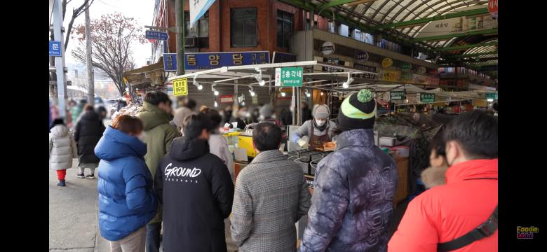  역대 한파에도 줄서서 기다리는 붕어빵 집.jpg