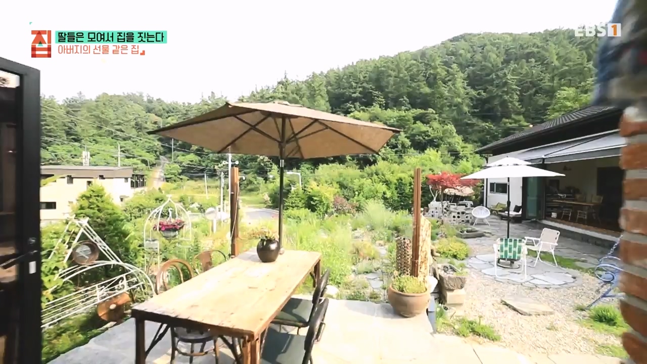 TV - 전 국민의 평생학교 EBS딸들은 모여서 집을 짓는다.mp4_20230825_210339.257.jpg