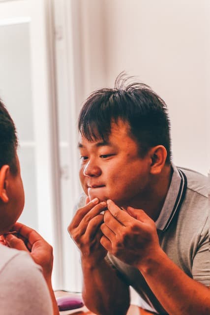 스트레스가 뾰루지의 주범? 피부에 미치는 숨은 영향