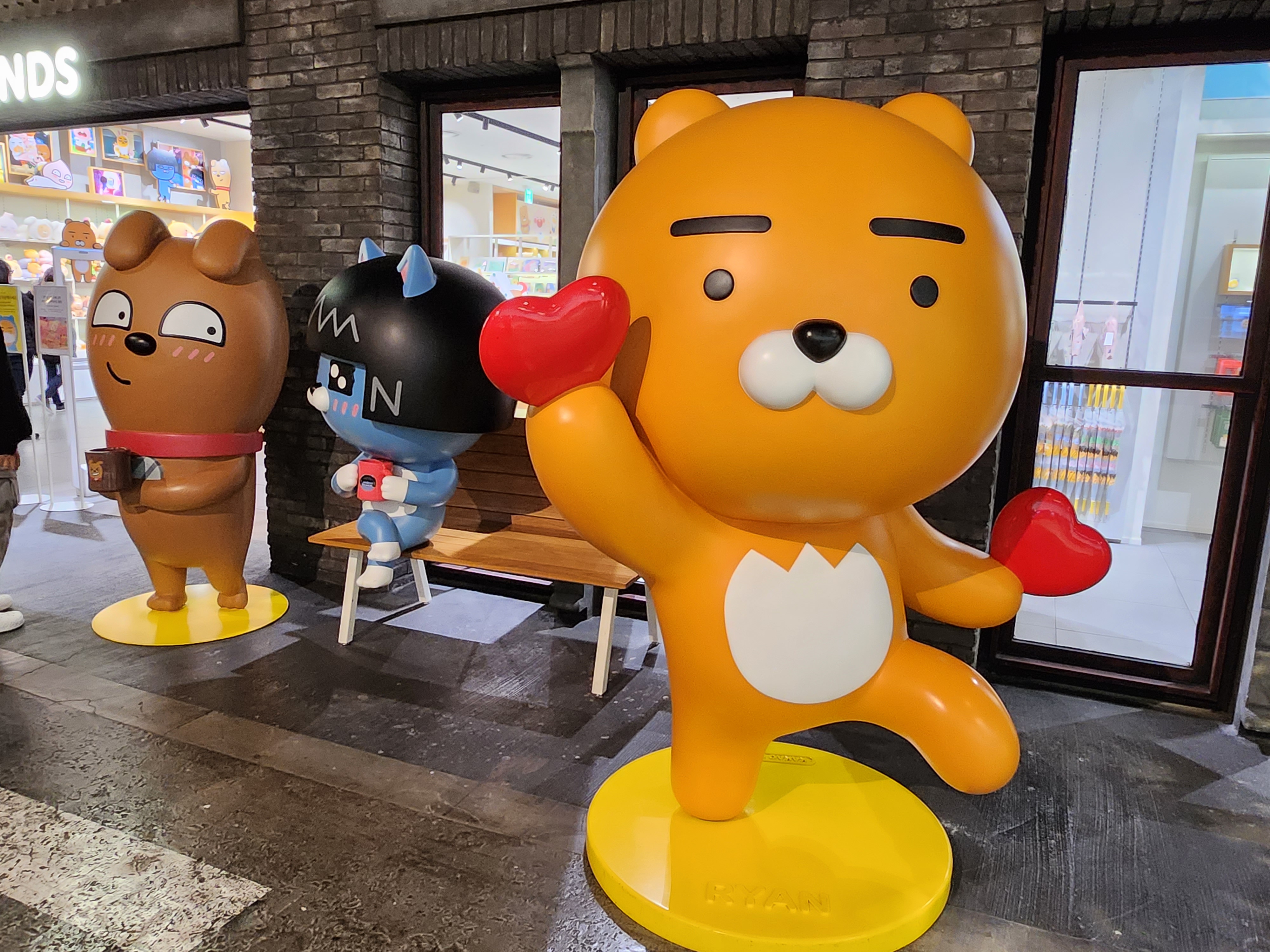  대구 동구 겨울 실내 데이트 아이랑 가볼만한곳 신세계백화점 동대구점 '카카오프랜즈샵' (여자친구선물, 크리스마스선물 추천)