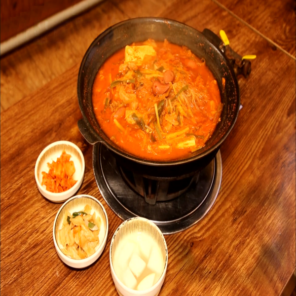  의정부 맛집  부대찌개 맛집 오뎅식당 '허기숙할머니 원조오뎅식당 의정부본점' 생방송 투데이 3대를 이어온 의정부 부대찌개로 소개된 오뎅식당