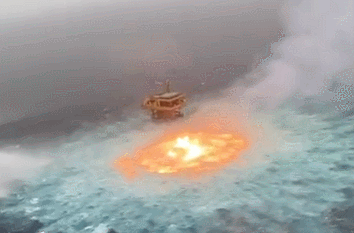  초현실적 멕시코만 가스 누출 화재 장면 VIDEO:Astonishing Viral Video Shows an “Eye of Fire” Raging on the Gulf of Mexico