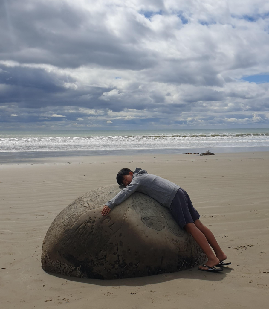 Moeraki Boulders Beach