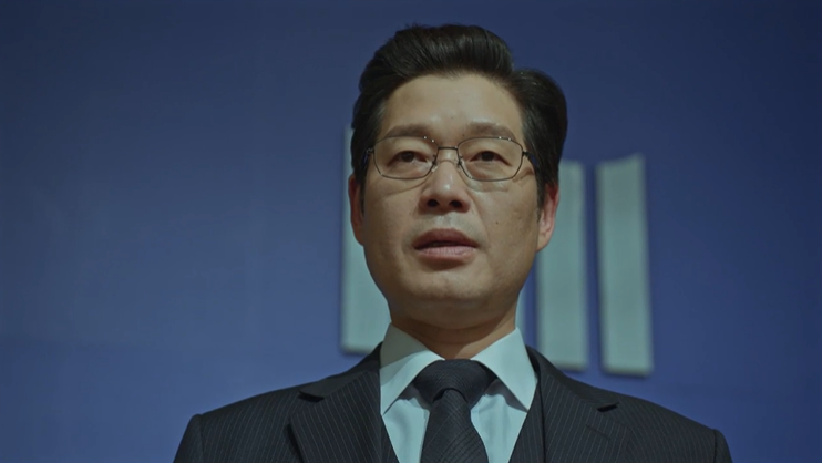 이창준 검사장은 벌어진 일에 대해 책임을 통감하며 검사장직에서 사임하겠다고 한다.