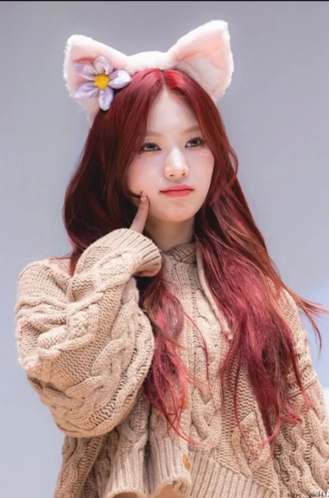  빨간머리 스테이씨 아이사‥