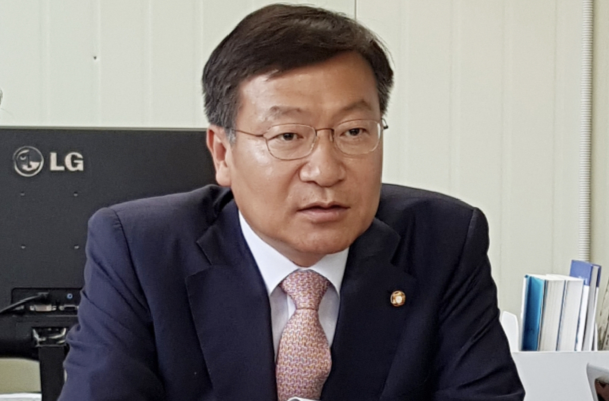  정점식 의원 고향 학력 재산 나이 프로필 - 검사 출신