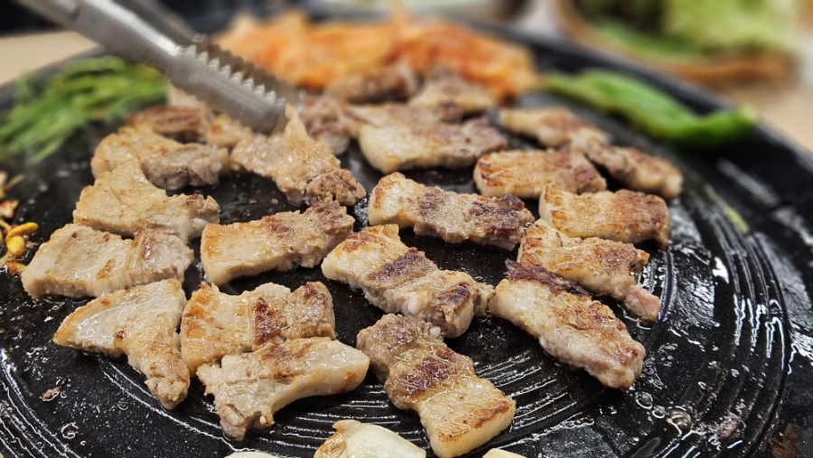  권선동 무쇠생고집 / 고기도 맛있고 뭐 하나 빠지는게 없네?