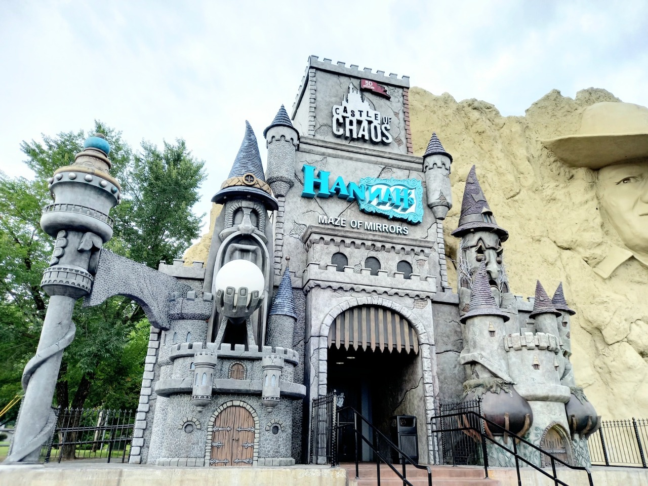 Castle of Chaos & Hannah&#39;s Maze of Mirrors