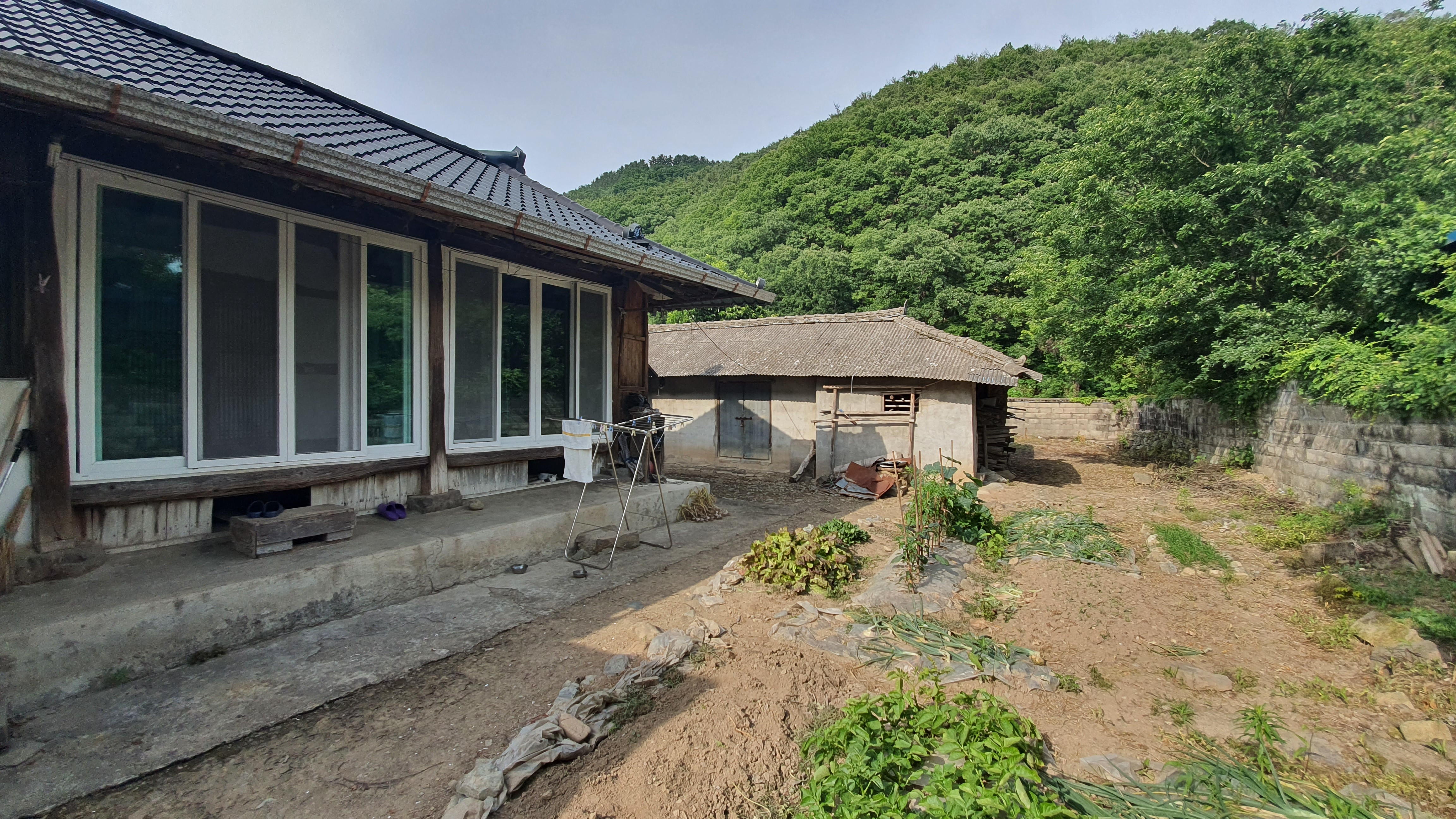  (땅나라 354번) 함안 가야읍 강변 인근 골목안 촌집 매매 / 문의 055)585-0053