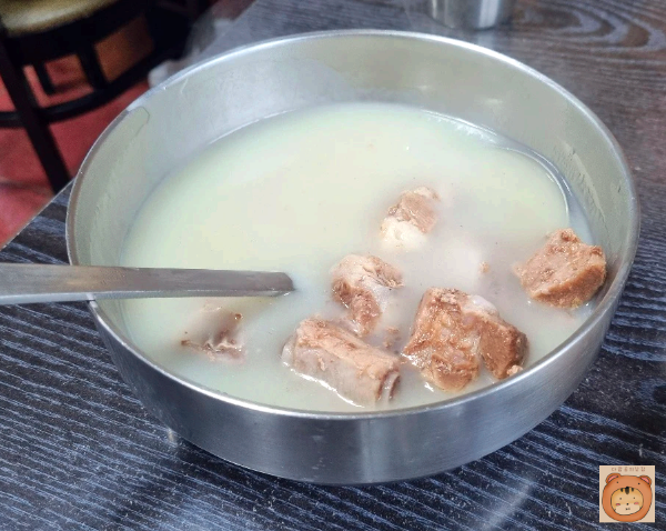 접짝뼈국