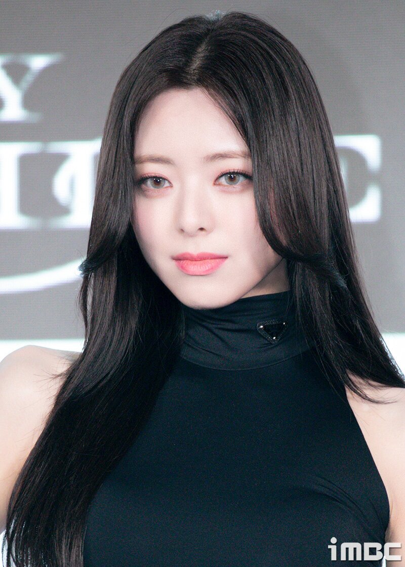  22125 ITZY 유나 미니앨범 '체셔' 미디어 쇼케이스 사진
